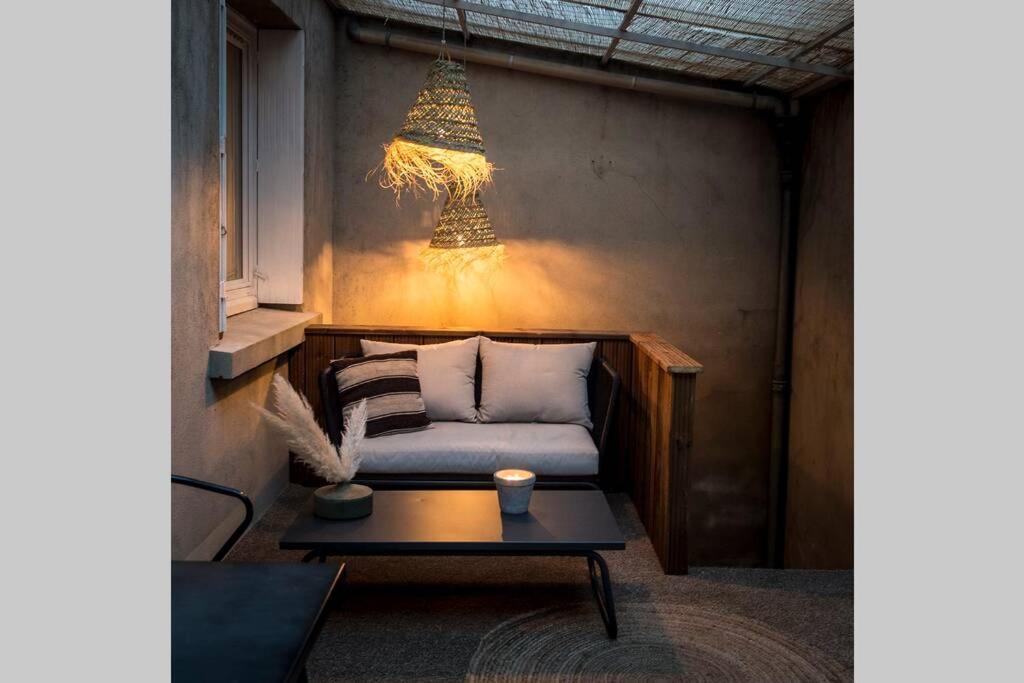 L'Etage Et Son Patio Apartman Ruelle-sur-Touvre Kültér fotó