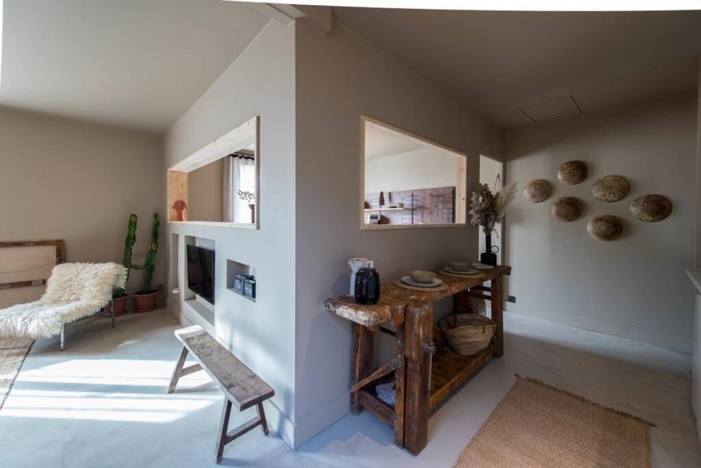L'Etage Et Son Patio Apartman Ruelle-sur-Touvre Kültér fotó