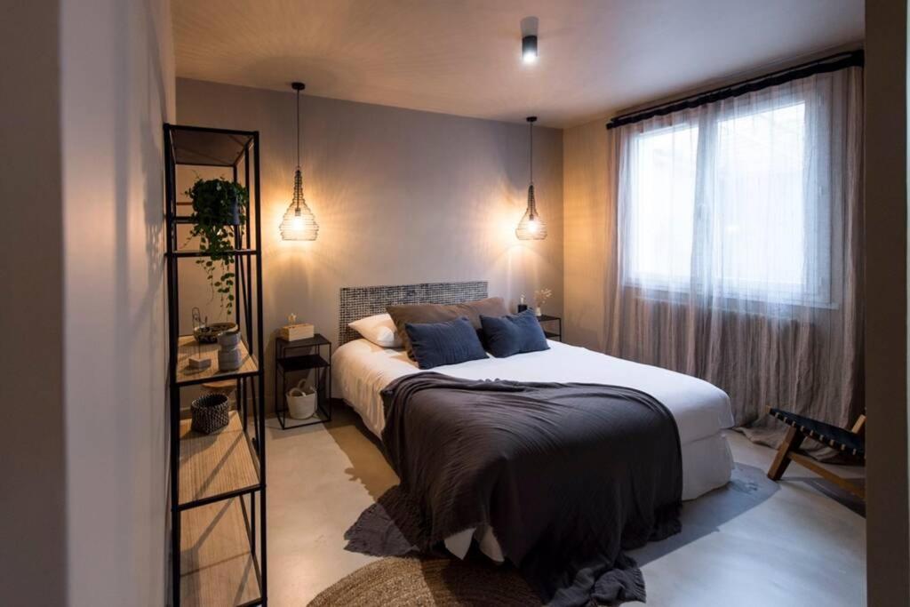 L'Etage Et Son Patio Apartman Ruelle-sur-Touvre Kültér fotó